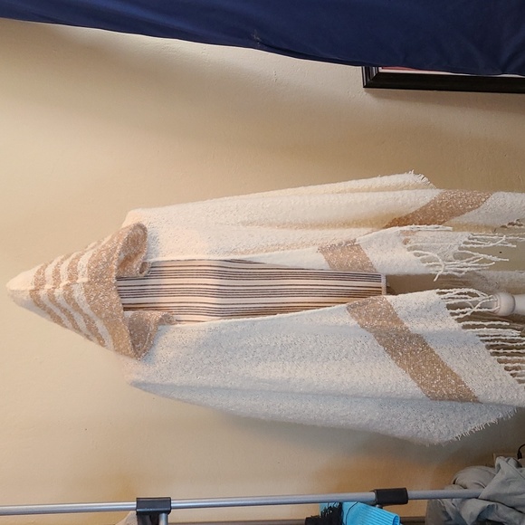 Torrid  hooded ruana - Picture 1 of 4